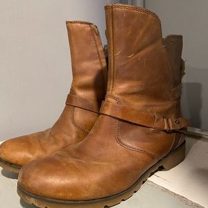 Teva leather boots